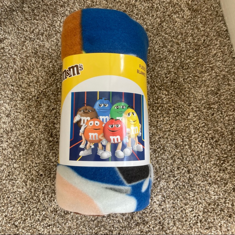 M&Ms and friend fleece blanket NWT
